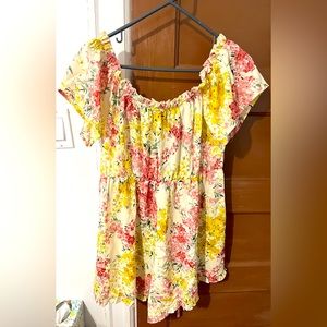 Colorful romper, never worn, size issue